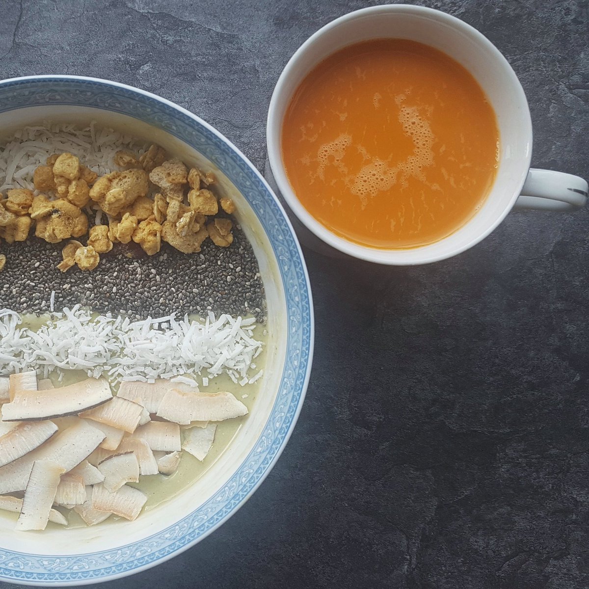 ElisaEffect's tweet photo. #smoothiebowl 😍 https://t.co/NudBlNFOHw