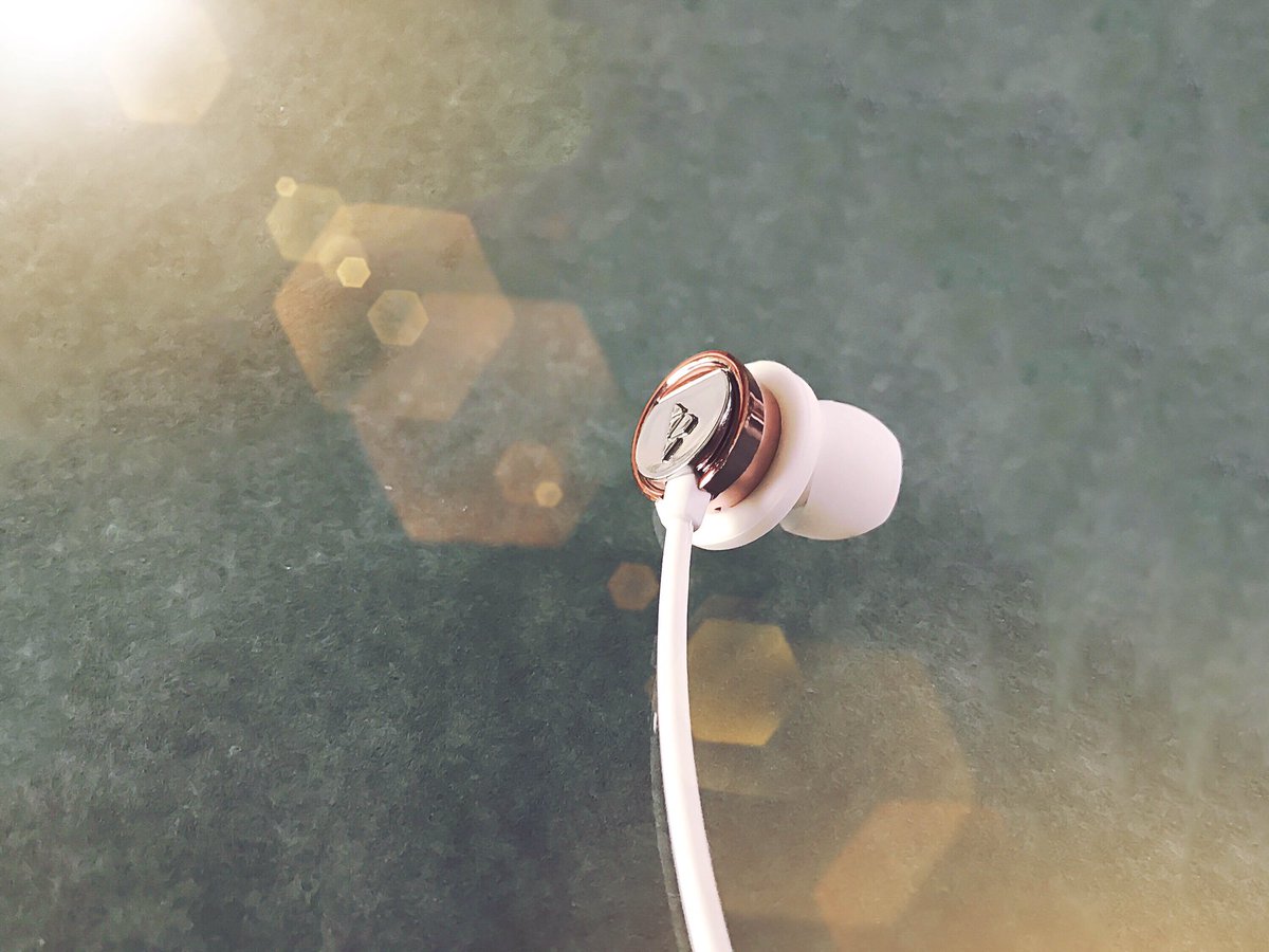 Zipbuds's tweet photo. Say hello to the first #CATALYST 😍 Fresh off the production line! 🔥#goldensample https://t.co/otgyaq5ouv
