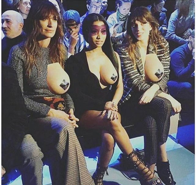 baeyoncepls's tweet photo. Wen da sqwad post up an ya all realise ya got ya tit hangin out by mistaek https://t.co/c3VrFQaGfo