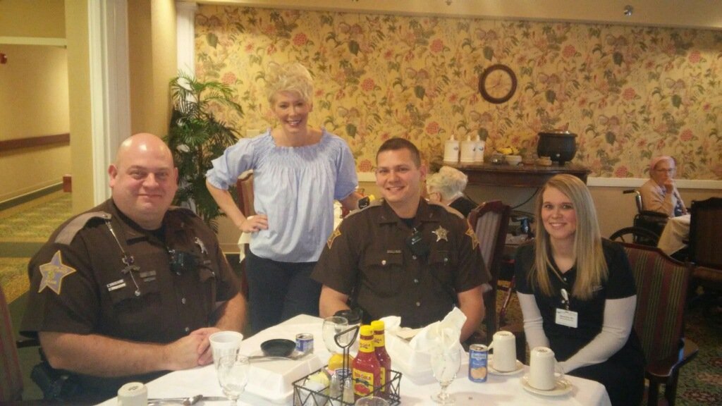 PrairieLakes_HC's tweet photo. We appreciate our Noblesville officers coming to our First Response breakfast! #keepingourstreetsafe @TrilogyLiving @mauree_priest https://t.co/PmnD3efG4Y