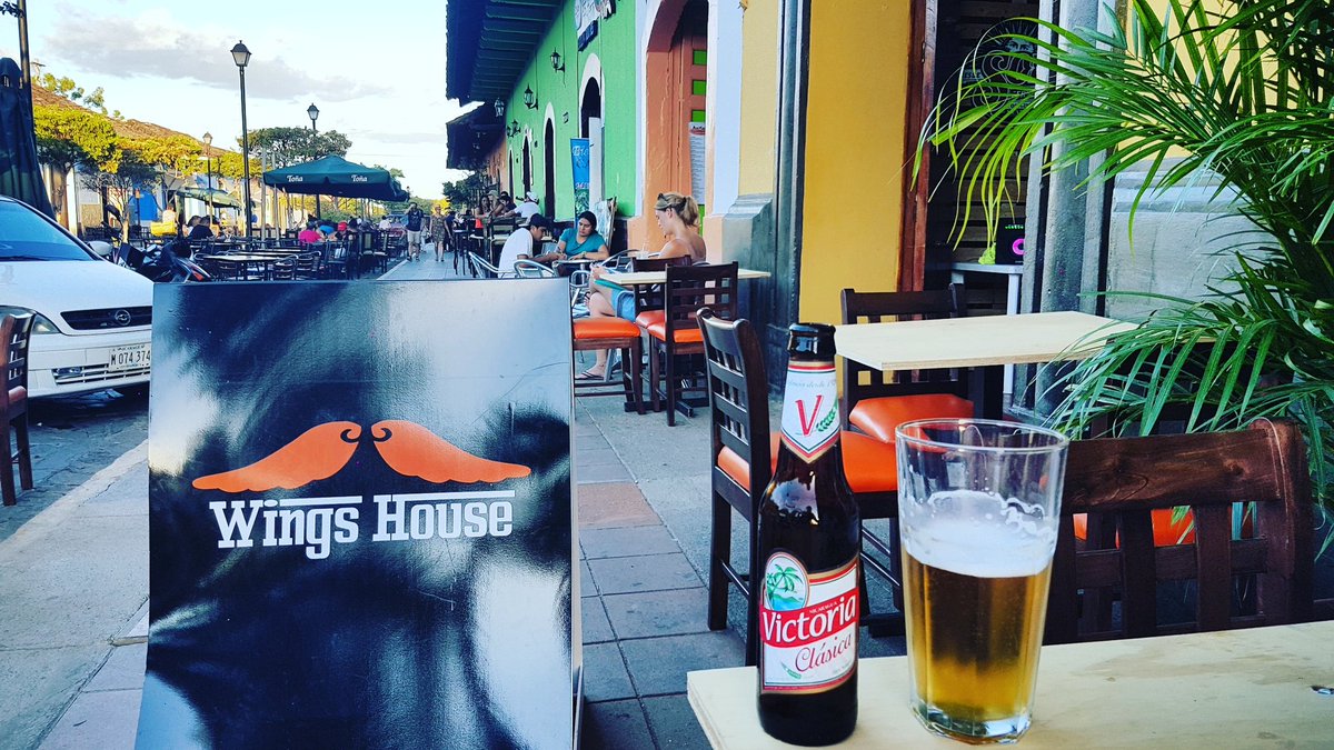IvannPena's tweet photo. Felicidades a mis amigos @xlozt @mrdon_air por seguir creciendo y llegar hasta Granada con @wingshouseni #QueAlegríaMásAlegre 🍻 https://t.co/bHLZ5atjDv