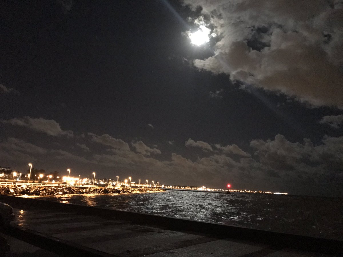 KerstinJourdan's tweet photo. #NoFilter #Montvideo #PuertitoDelBuceo #Moonlight https://t.co/Mu8fnVulyh