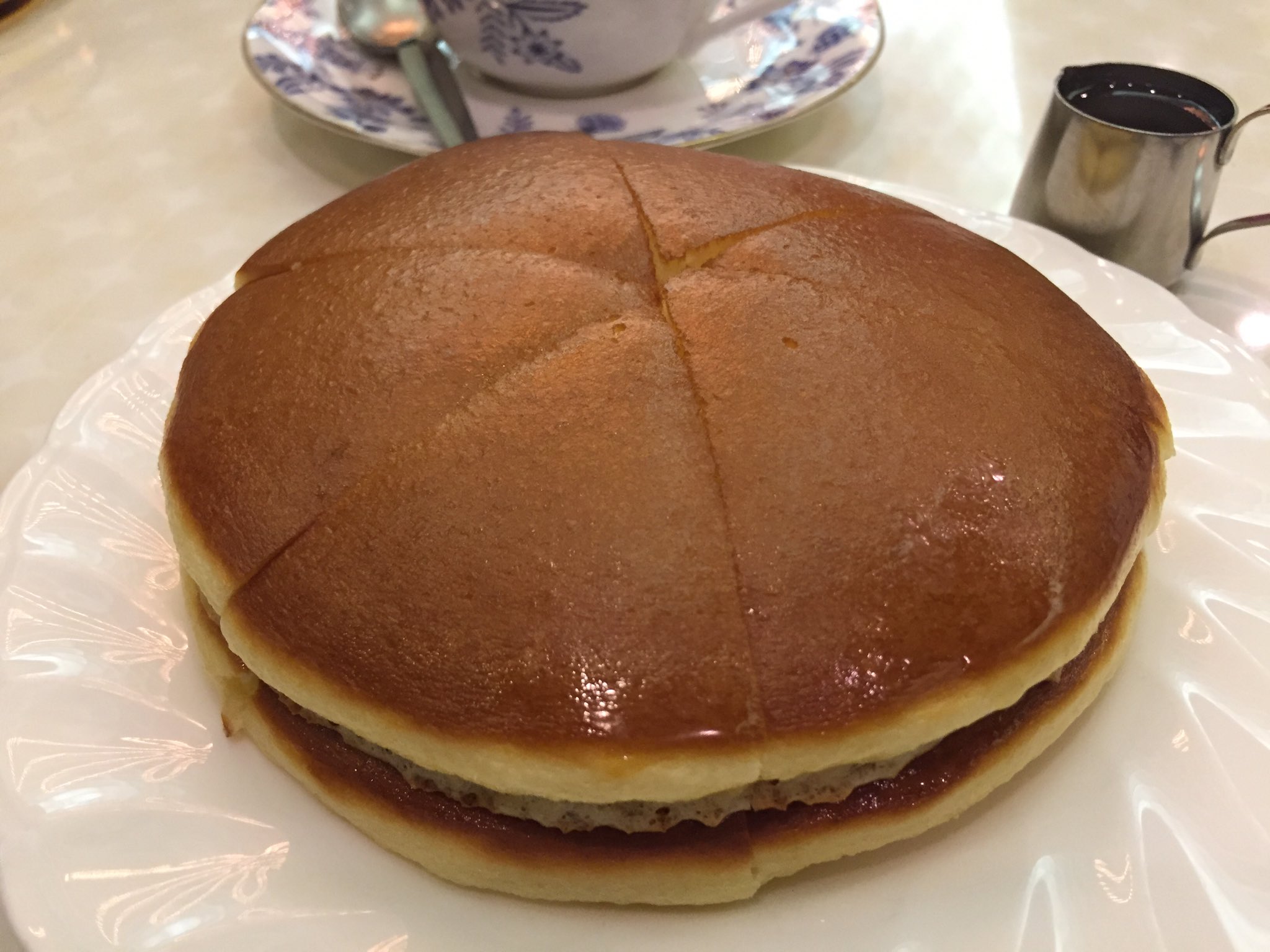 ドラえもんも勘違いwどら焼き型ホットケーキに魅せられる 話題の画像プラス ドラえもんも勘違いwどら焼き型ホットケーキに魅せられる 話題の画像プラス