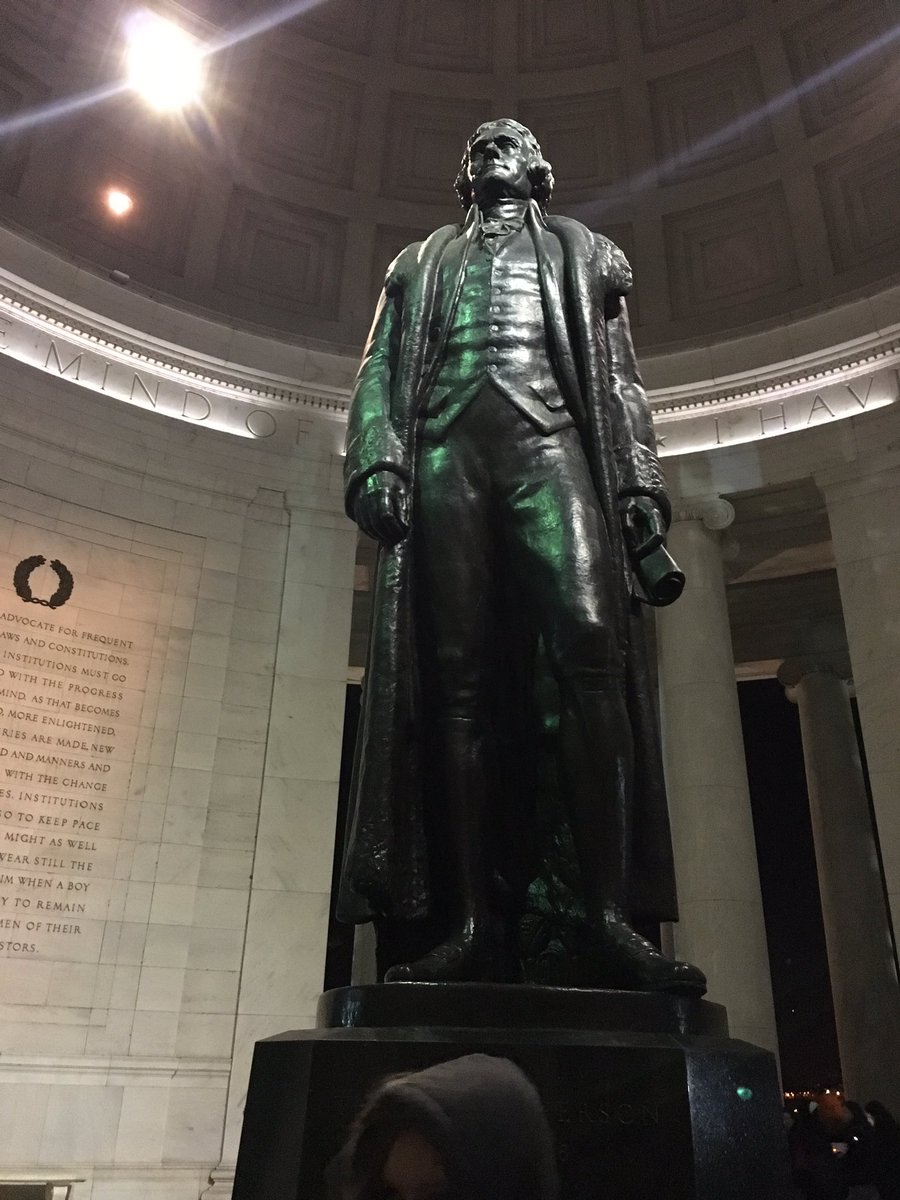 MrsBlaue's tweet photo. #JeffersonMemorial and #MarineCorpsMemorial at night #PipkinDC https://t.co/bHEECW1Msb