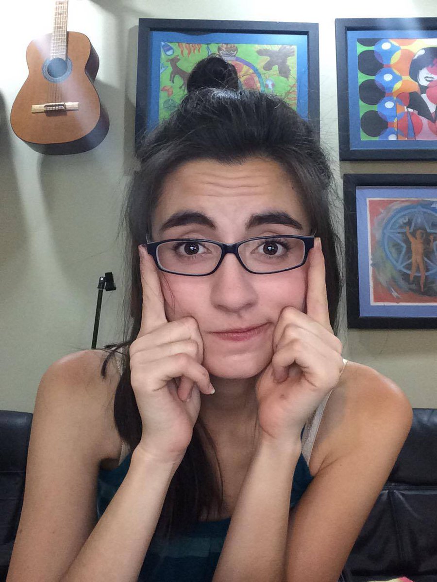 mauragcr's tweet image. No hay mejor manera de mejorar un domingo de flojerita que haciendo stream❤️ ahi los veo chavos! vamos a rankear :D
 twitch.tv/maura55