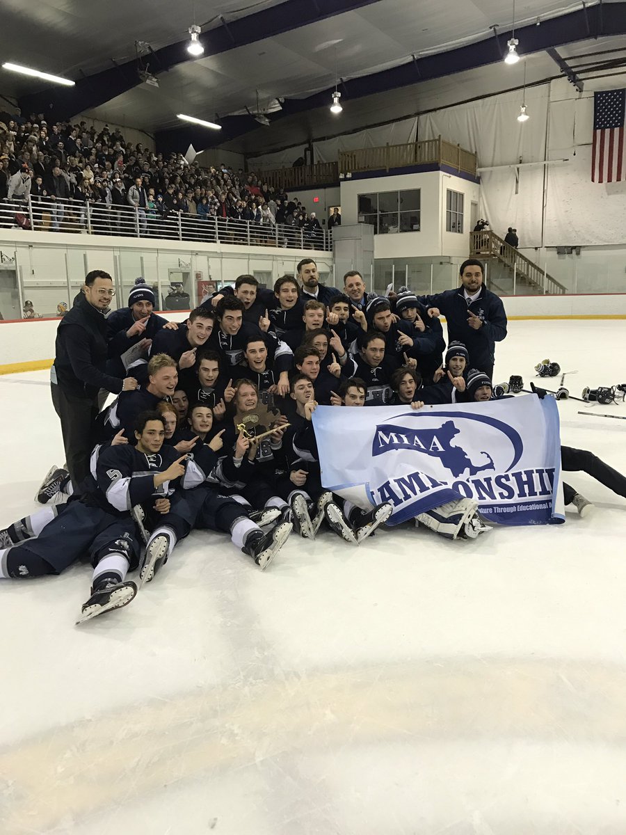 FHSFlyersHockey's tweet photo. Thank you to all our fans for the support tonight, we'll see you Sunday 3/19 at the Garden for States! https://t.co/SV5cHELb9R