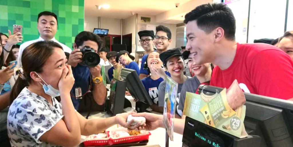ALDUBIIMCLISSE's tweet photo. Thank u again @McDo_PH especially to Sir @KennethSYang and Ninang @margot_torres for having AlDub &amp; McLisse for ur #NationalBreakfastDay https://t.co/MXXwLcDqkT