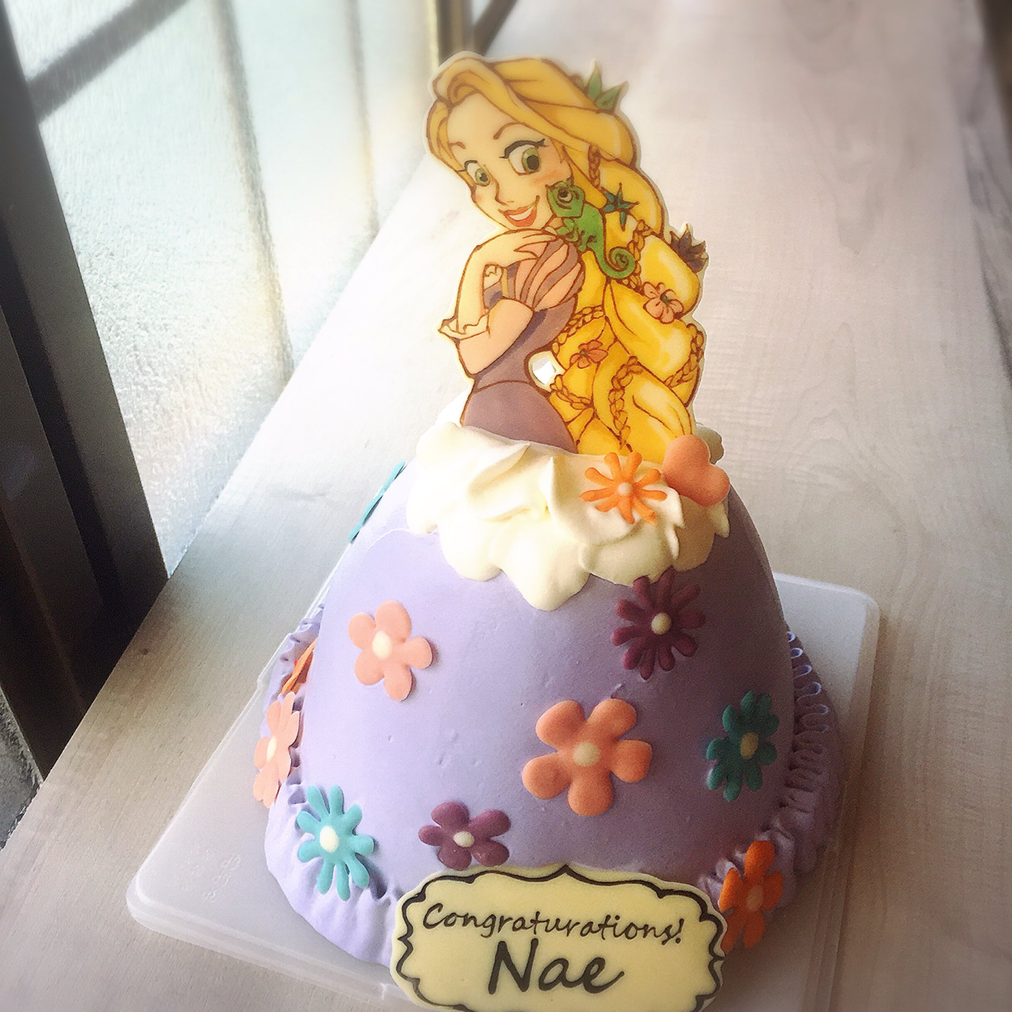 تويتر モロン على تويتر ラプンツェルのドームケーキです テレビでもやってたのでタイムリーでした キャラチョコ ディズニープリンセス ラプンツェル ドールケーキ Rapunzel Disneyprincess Dollcake T Co 9usonevc1m