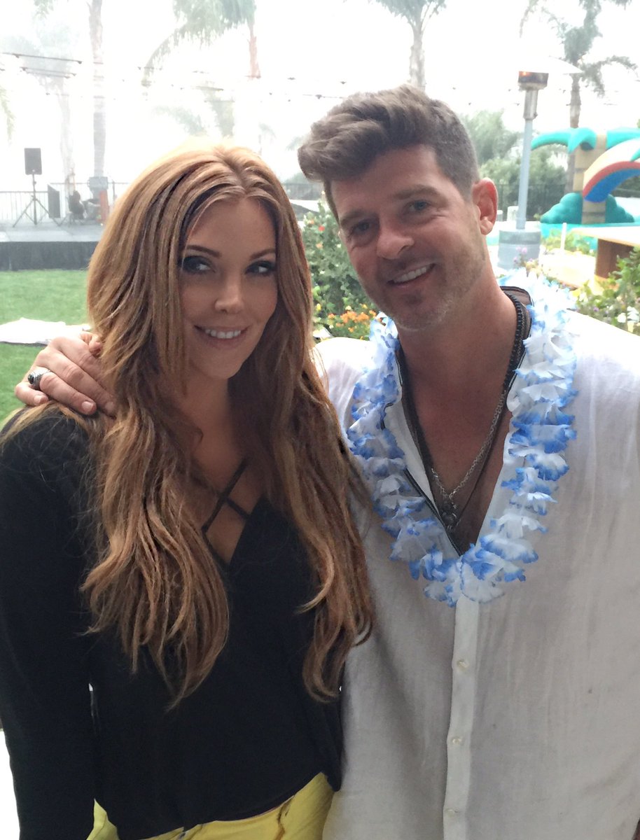 Happy Fabulous 40th Robin!! 🍾🥂🎉🎊🎈🎁 Such an amazing party today. It was the bomb 💣#birthdayboy #malibuextravaganza #houseparty #thebesthost