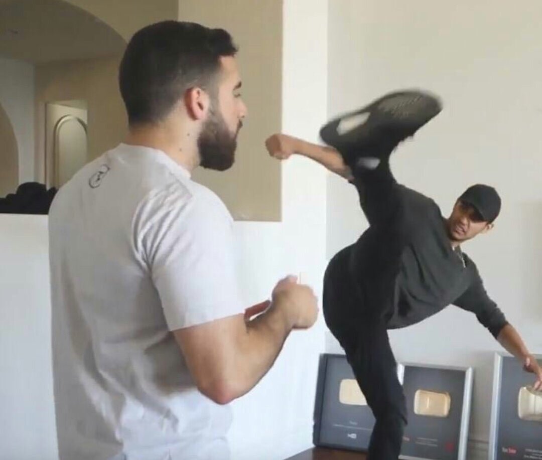 FaZe_Rain's tweet photo. Don't fuck around Apex  im not going in the pool https://t.co/iwYbD1rYTJ
