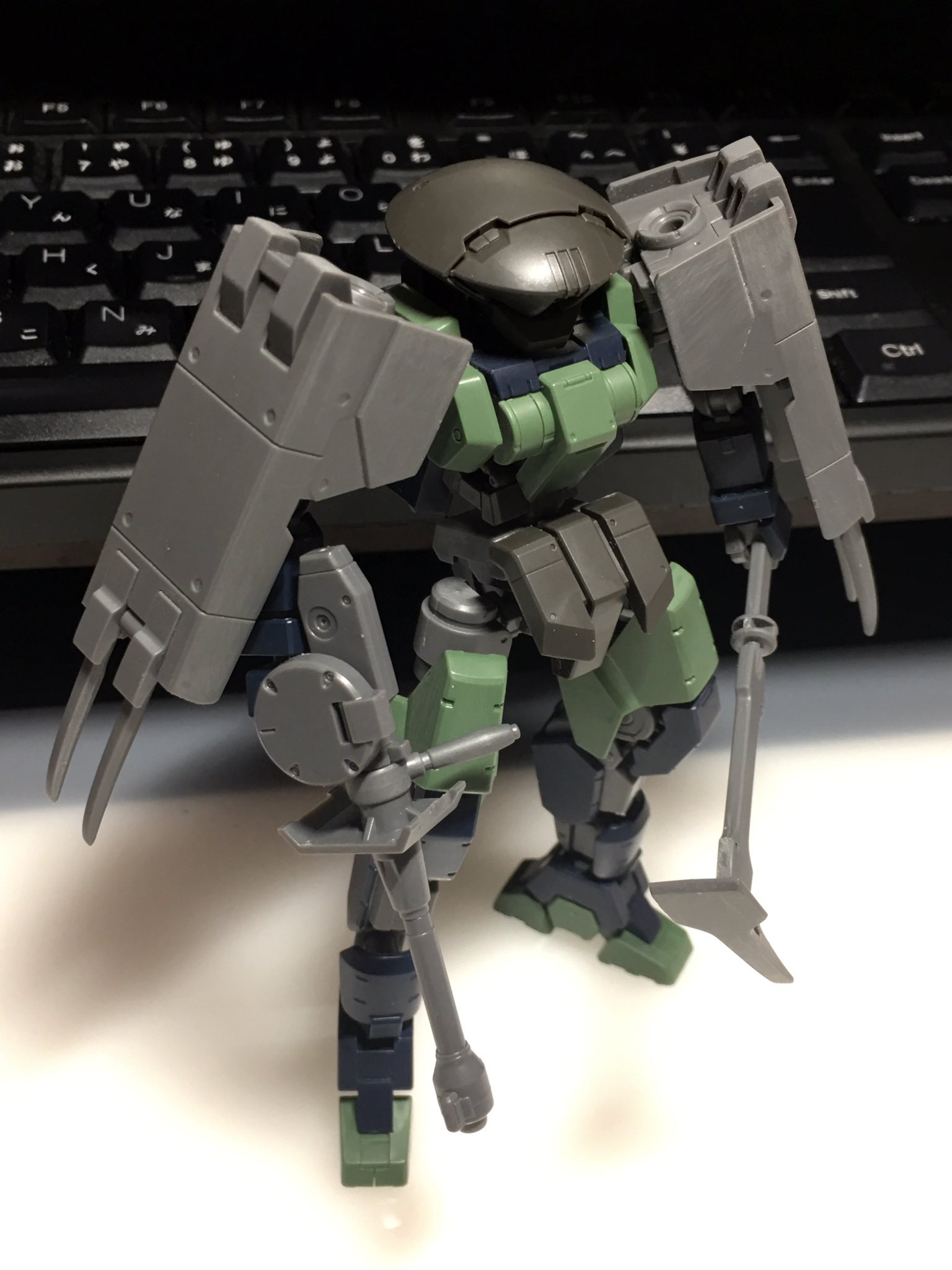 海老川兼武 デザインワークス発売中 作業の息抜きにmsオプションセット8 9を使ってゲイレールをシャルフリヒターにしてみました あっという間に完成です ちょっとパーツを追加して別機体に これは思った以上に面白いアイテムですねw T Co