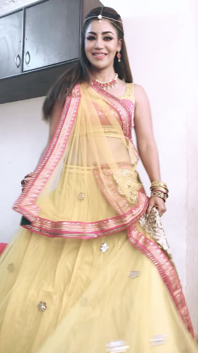 gurbina15feb's tweet photo. Gorgeous @imdebina as #DeviPoulomi & #Thrishna in #SantoshiMaa Monday to Friday 9PM only on @AndTVOfficial 🌺🌹💖 https://t.co/giQssjhllE