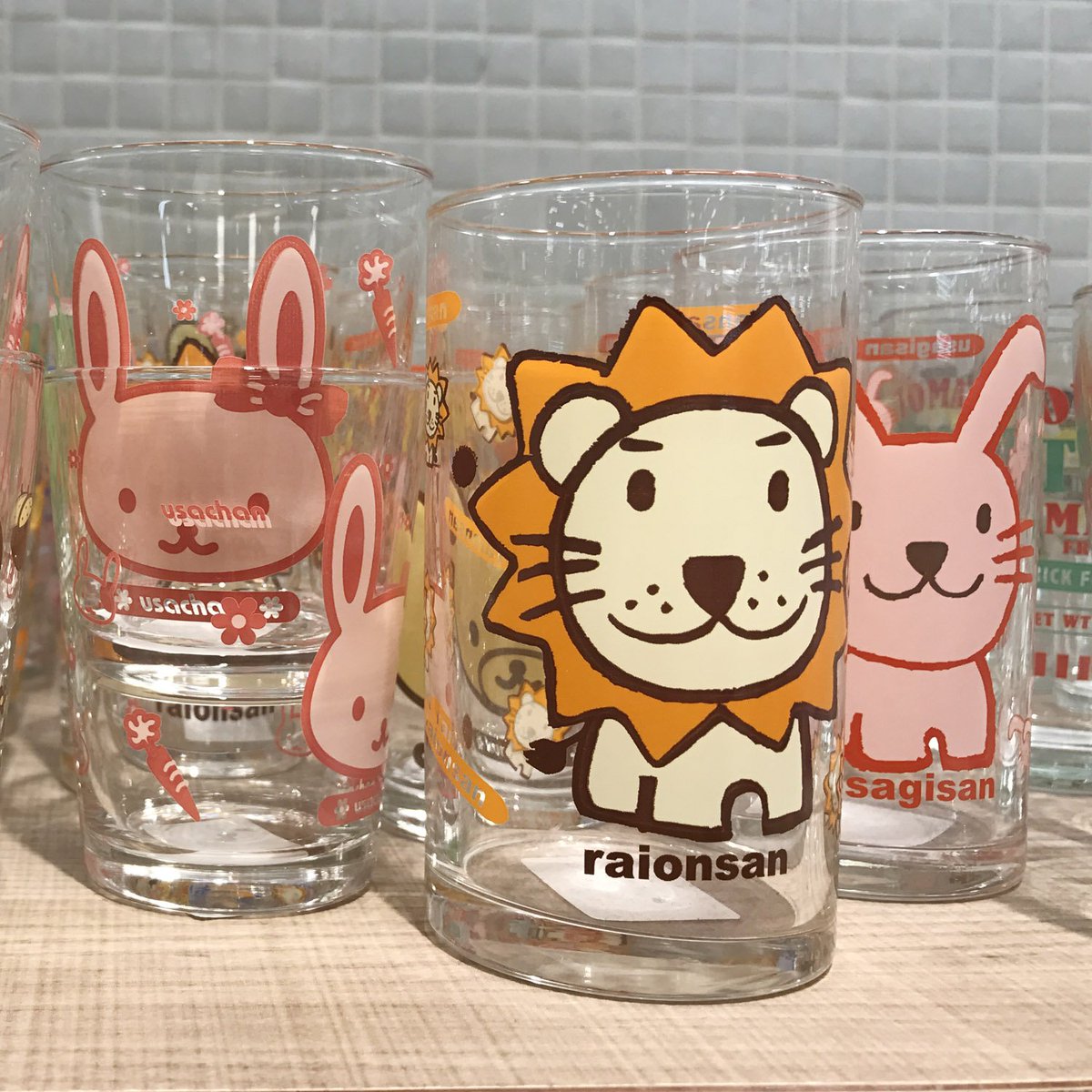 吉永龍樹 ヨシナガタツキ 僕秩 Twitter પર 100円ショップにすばらしいローマ字のコップがあった ライオンさん 吉永龍樹 ヨシナガタツキ 僕秩 Twitter પર 100円ショップにすばらしいローマ字のコップがあった ライオンさん