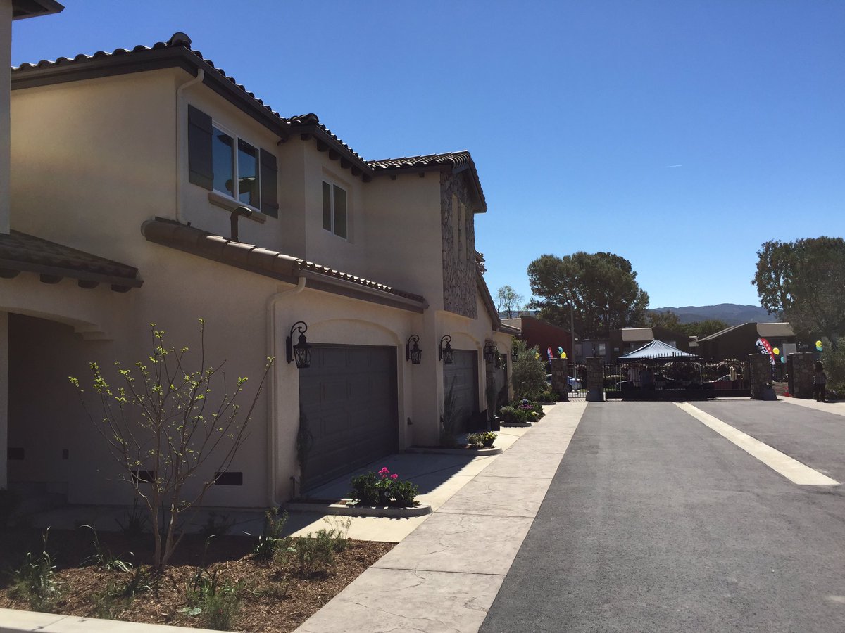EdwardJLeClair's tweet photo. Beautiful new construction in Simi Valley. Perfect for a first time home buyer or someone looking to downsize.
#agentsofla #realtor #vc https://t.co/0jsp9HfP38