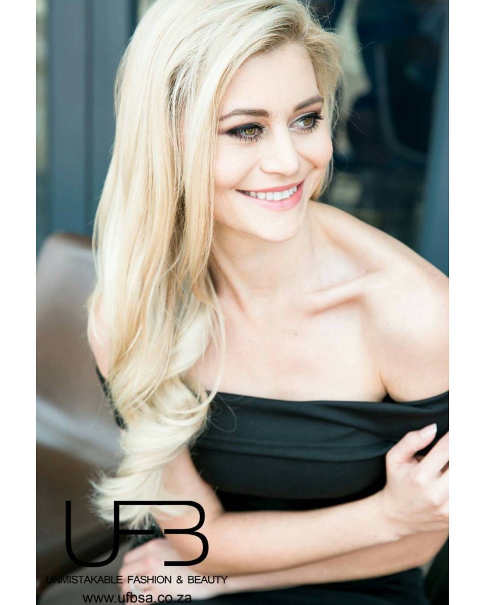 #MondayMotivation ~ #Embrace who you are &amp; above all, be true to yourself! ~ ♡ #InspiredLiving #myjourney #ilzesaundersinspire 👑