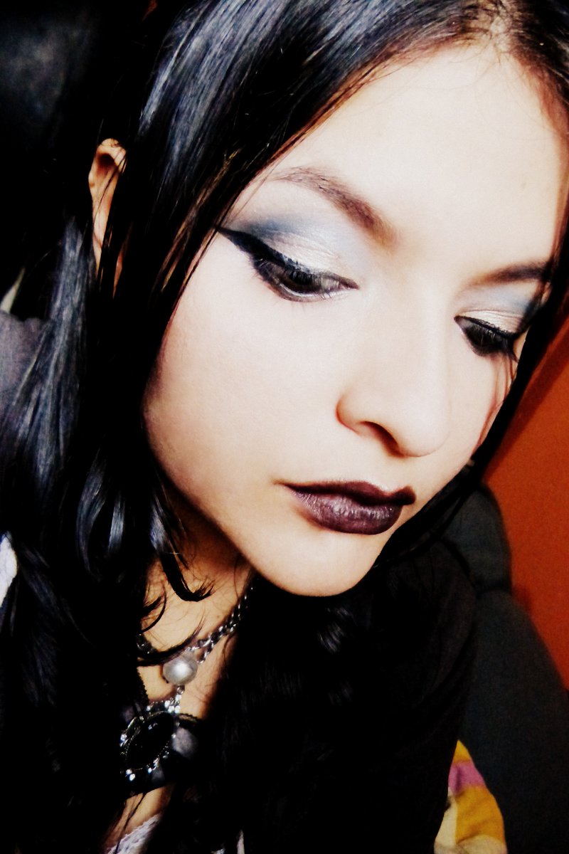 GizehMoonight's tweet photo. #eyeliner on point! Feel fabs 😏
.
#makeup  #photography #dark #unicorn #gamer #gamergirl https://t.co/FGoxxABHJv