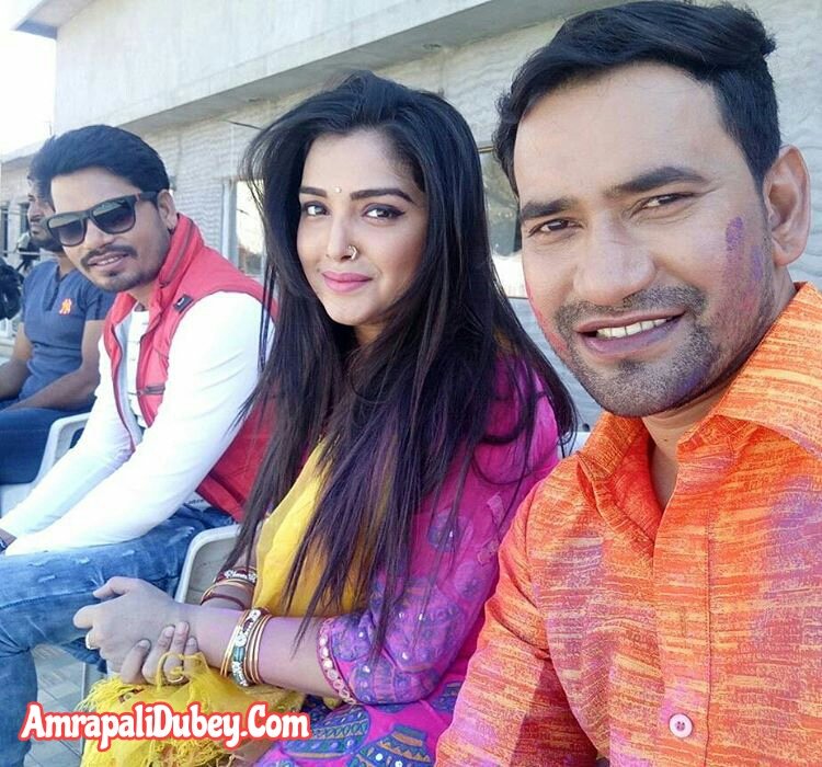 SanjayKoushal1's tweet photo. #Happyholi to all of you.....with My favorite Jodi..... https://t.co/iygWYgfkZm