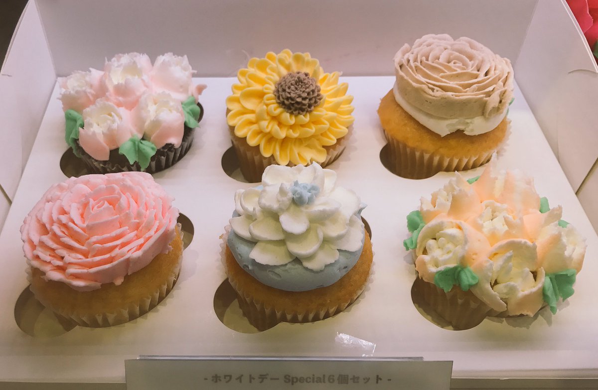 渋谷ヒカリエ Shinqsフード Twitterissa Shinqs Smile White Day とってもかわいいお花のカップケーキが モナークオブロンドン の ホワイトデースペシャルセット です 女の子が喜ぶこと間違いなし ホワイトデー Shinqs