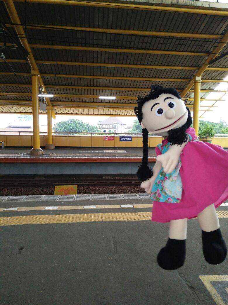 UlinDongeng's tweet photo. Ulin naik kereta https://t.co/gvT1wZIBtb