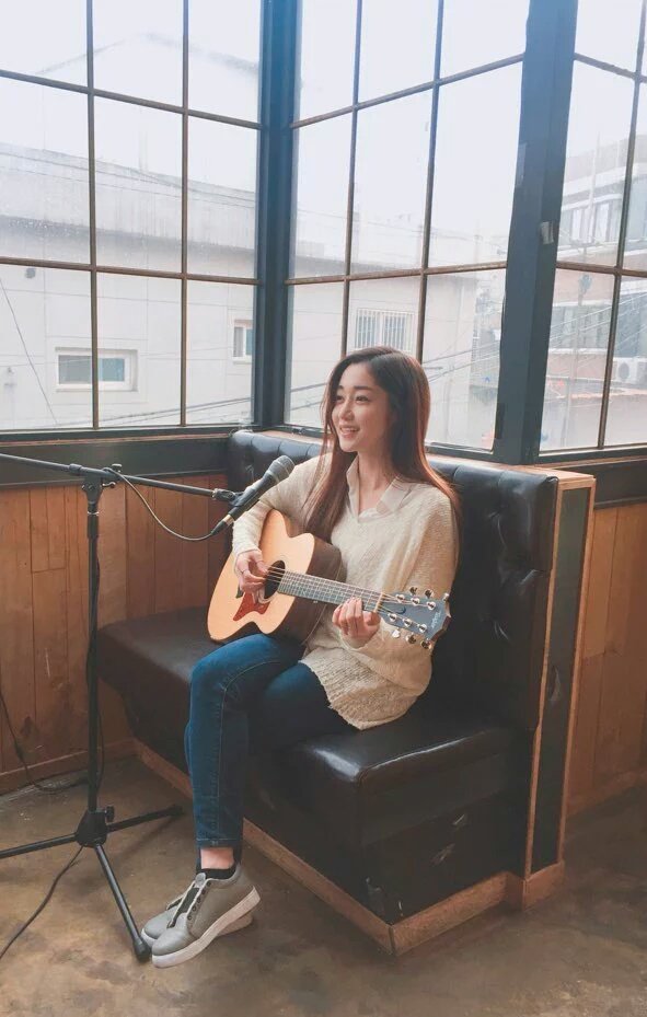 freaky_maudears's tweet photo. She is @ryusera103 who covered @maudyayunda 's song #SekaliLagi . That's wonderful voice and song exactly. https://t.co/lPx4bgrbBt