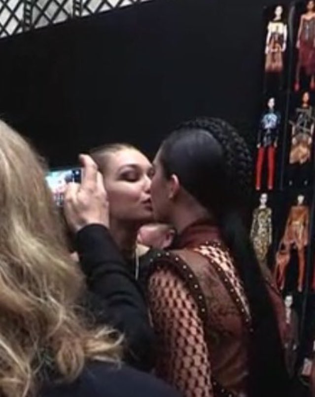pizzaforkendall's tweet photo. OMG KENGI
#KenGiIsReal
@KendallJenner @GiGiHadid https://t.co/FNeVvySjyD