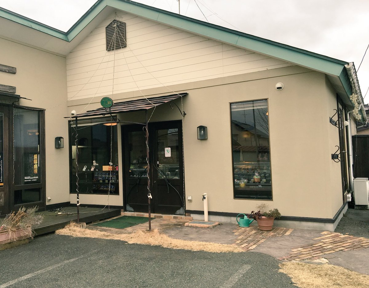 恭司 岩手県奥州市水沢の 菓恋 ル カレン に行ってまいりましたー 可愛いケーキや チョコレートがたくさんっ しかも包装用紙も可愛い こだわりがたくさん見えるお店ですー ケーキもこんなに可愛いくて美味しいのにこの値段 ってくらいびっくり
