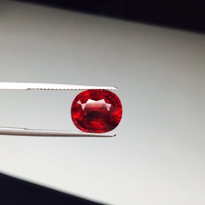 Mozambique ruby gem 
by CHATREE GEMS
#redruby #pigeonblood #redgemstone #jewelry #gemstones #jewelrytradecenter #bangkok
#珠宝 #红宝石 #天然无烧