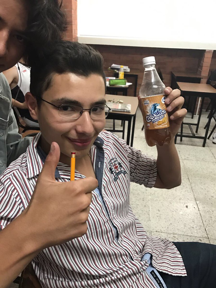 UglyGarnicola's tweet photo. Representando a mi marca de Refrescos! 🐴 #soytupapi @CaballitosMX https://t.co/CNHFvR1S6O