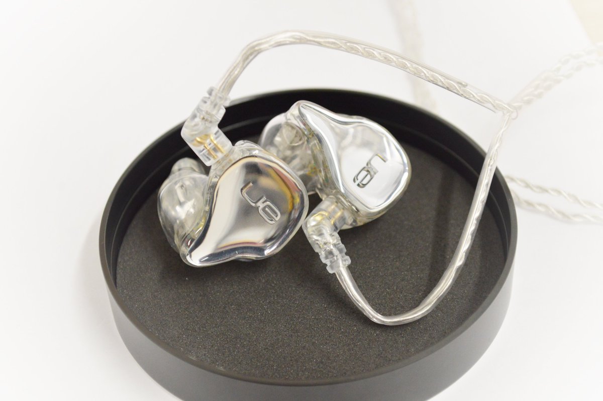 eイヤ梅田EST店】 お客様のカスタムIEM完成品を撮影させて頂きました