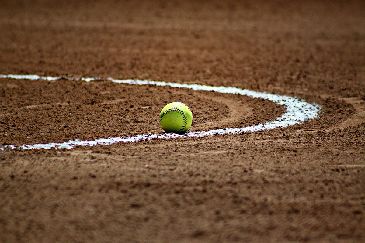 SoftballTips's tweet image. In every #game, YOU must believe that YOU are meant to do great things. Show everyone what you are made of and your love for the game.”