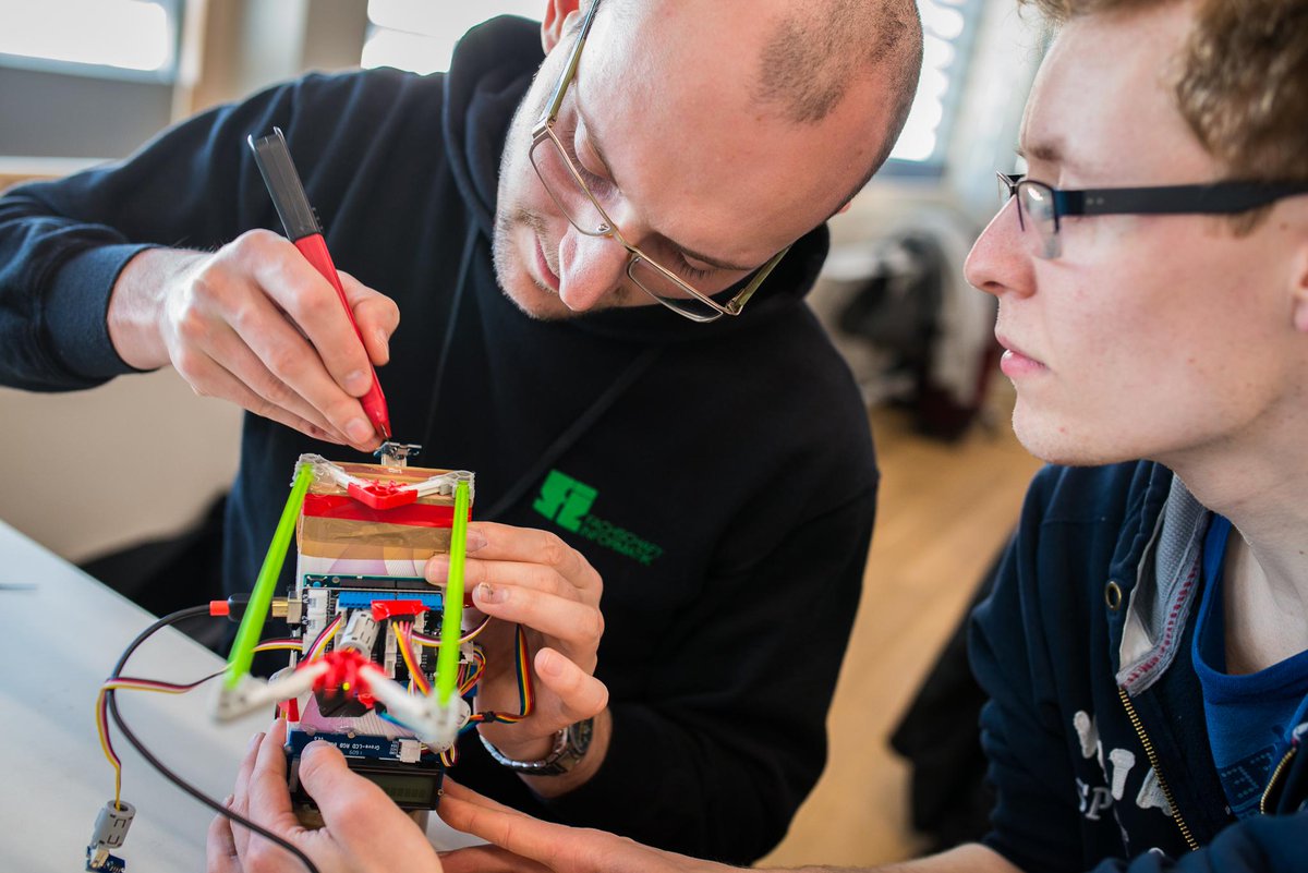 2nd prize at #CommercialIoT hackathon used Intel #EPID signatures to effectively combine security, edge cloud technology and analytics #EW17