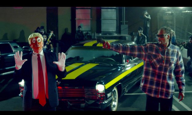 thefader's tweet photo. A Donald Trump impersonator and Harley Quinn both make an appearance in @SnoopDogg and @badbadnotgood's new video. https://t.co/Ep8H0pq4ol https://t.co/9bxKcTWekw