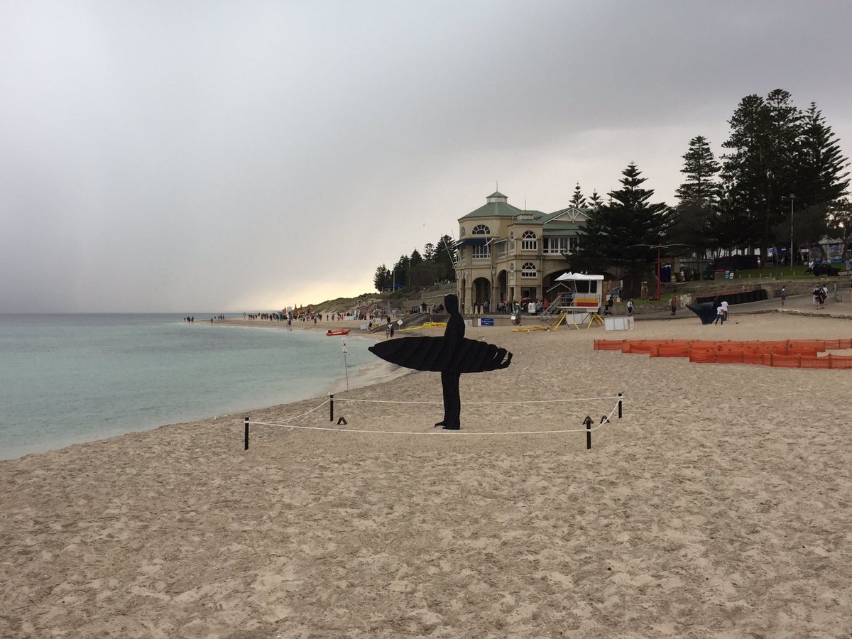 anarchypopcorn's tweet photo. #sculpturesbythesea #cottesloe #illido #art https://t.co/O74k4vHU0v