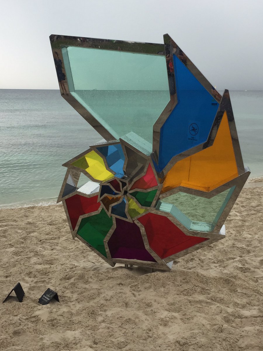 anarchypopcorn's tweet photo. #sculpturesbythesea #cottesloe #illido #art https://t.co/TEwUA43vF4