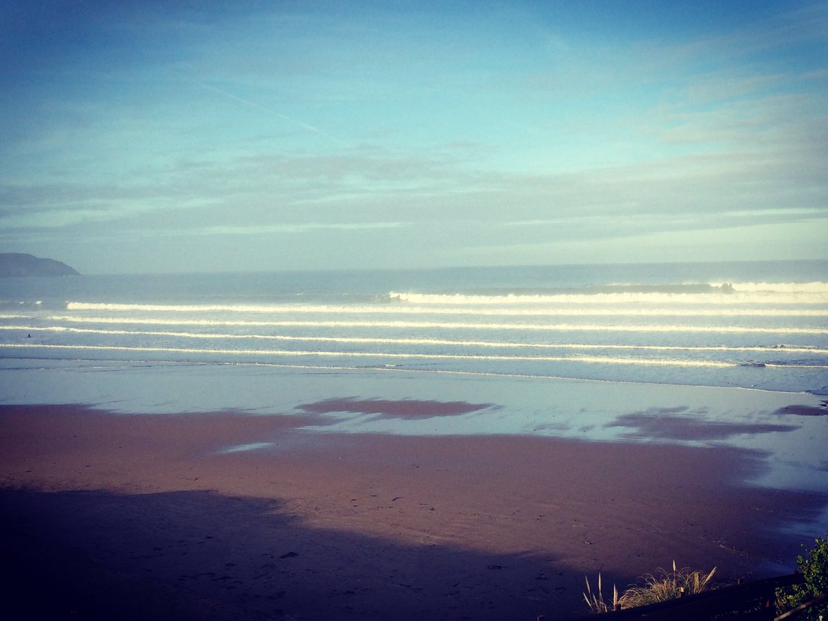 Happy Monday here in Woolacombe. Hope your day starts just as good. #surfersworld