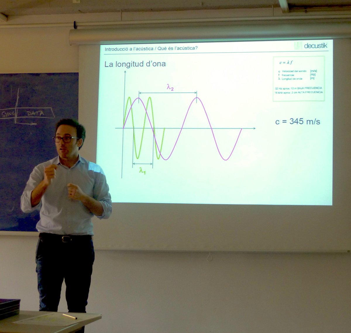 decustik's tweet photo. #CFC Curs Fusta Constructiva - Els tècnics de Decustik explicant els fonaments de la acústica en espais interiors. @GremiFustaMoble https://t.co/85aoAcz5A3