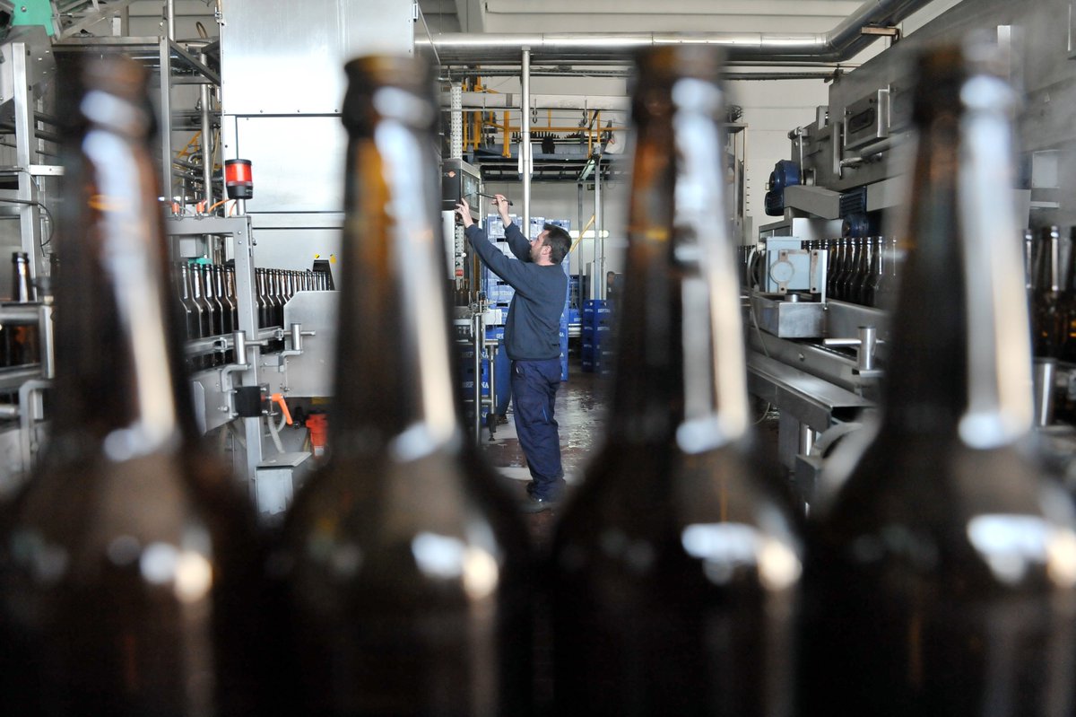 EU_Commission's tweet photo. Labelling of alcoholic beverages: Commission report invites the industry to submit a self-regulatory proposal: https://t.co/gSFigKlGz4 https://t.co/O1WSxUhJvB