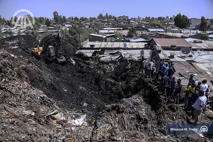 anadoluimages's tweet photo. Landslide on garbage site left at least 46 people dead #Koshe #Kolfe #Keranio district of #AddisAbaba #Ethiopia #AA https://t.co/9OfkgO8wv8