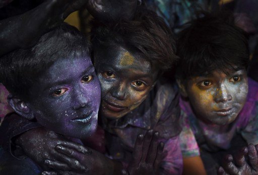 ABPNews's tweet image. In Pics: #Hindus in #Pakistan Celebrate Festival Of Colours
#HoliCelebration 
abplive.in/india-news/hol…