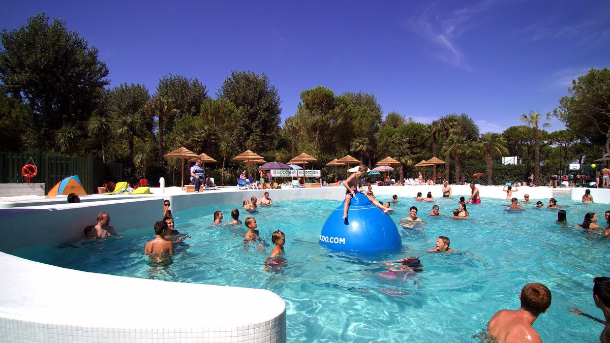 TheWaveBall's tweet image. It's monday! Here is a sunny picture to motivate everyone ;) #MondayMorning #wavepool #sun #holidays