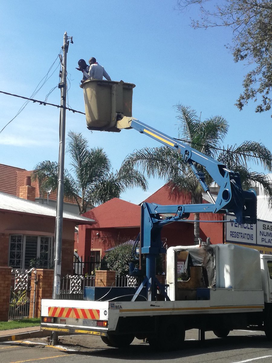 CityPowerJhb's tweet image. RT @CityofJoburgZA @CityPowerJhb dealing with illegal connections.#ICOP #Joburgatwork ^PS