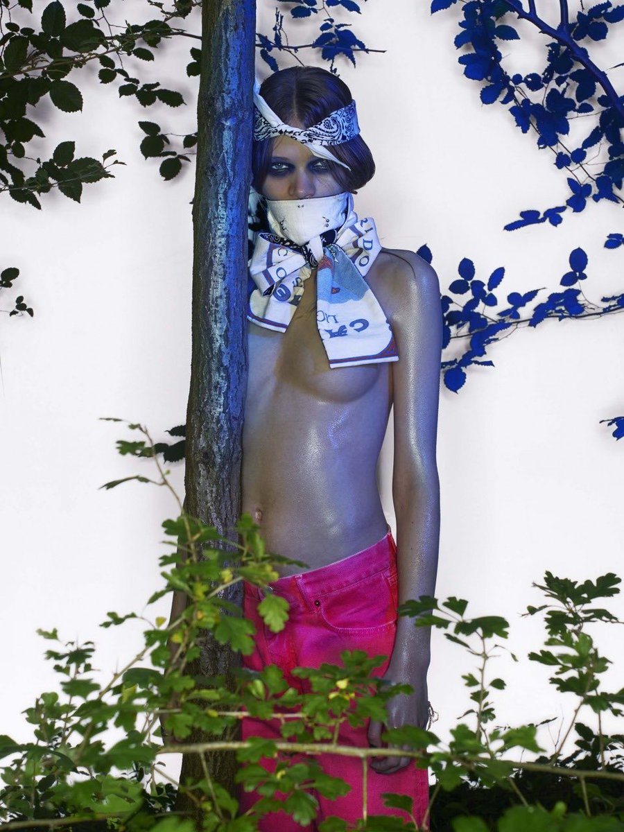 “Natural Order” catalogue imagery by Nick Knight live on <a href="/SHOWstudio/">SHOWstudio</a> 

Featuring Stella Lucia Deopito

showstudio.com/project/natura…