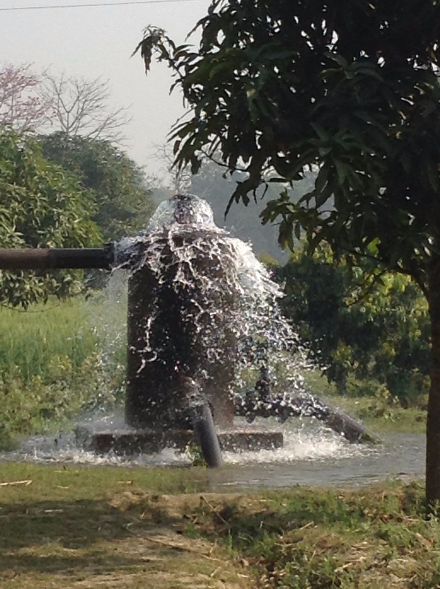beodoch's tweet photo. Machine-drilled #irrigation #boreholes are rare in Gandak basin: eg this govt-owned, 150m deep one with permanent distribution system #India https://t.co/mIr0VV0FGR