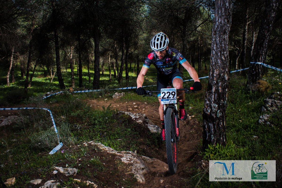 FACiclismo's tweet photo. Daniel Bernal @Gacosur y @RocioSemar los mejores ayer en #Antequera https://t.co/WjwbMhAb51 #circuitoBTTDiputaciónMálaga #rankingandaluzxco https://t.co/aQeU4Hkw2f