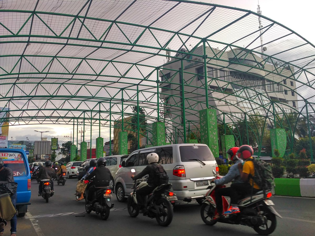 Riz_Cho_Hu's tweet photo. Pukul 16.20 jl. Jaksa Agung Suprapto terpantau ramai lancar - Iqbal Fikri BC5 @Edunewsfm @official_itv #trafficmalang https://t.co/Qn0CCeSs7n