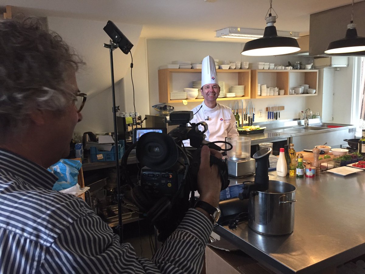 Kalfsvlees's tweet photo. Opnames voor @FoodTubeNL @Kalfsvlees https://t.co/PKjbA7Ssjo
