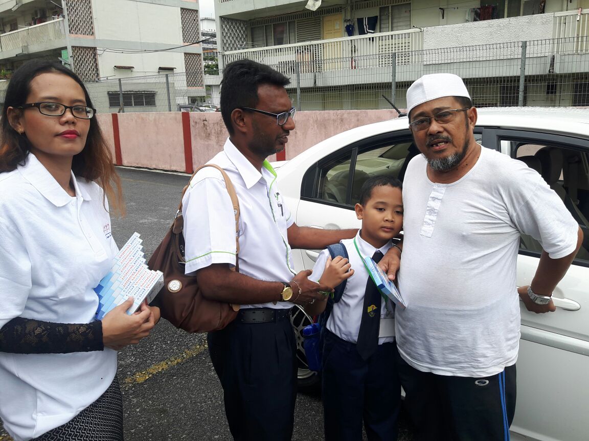 PPPSetiawangsa's tweet photo. #myPPP #P2baM #challenge365myPPP #Day72 Sumbangan Pelekat "Cool Gel"  di SK Polis Depoh @m_kayveas @simonsuresh1 @jega8173 @barisanasional https://t.co/rd7hCuPviq