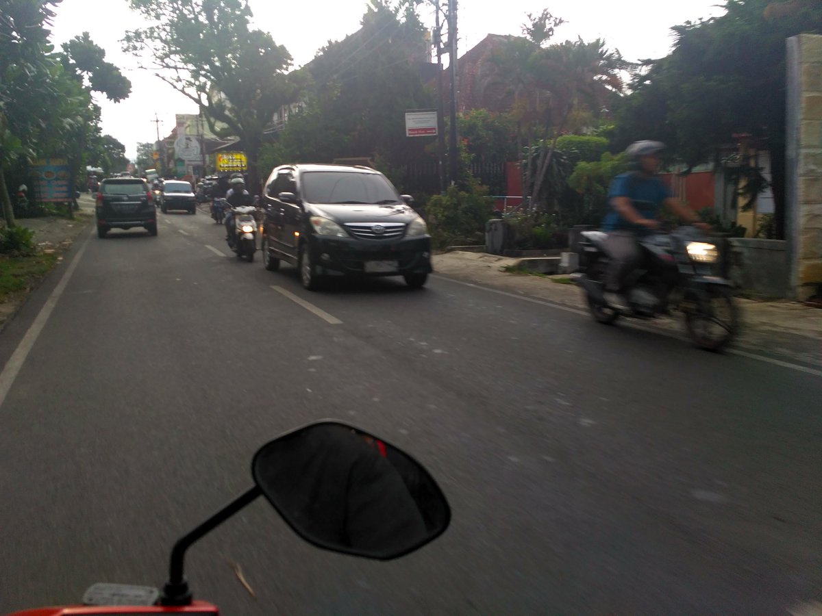 Riz_Cho_Hu's tweet photo. Pukul 16.27 jl. Kaliurang  terpantau ramai lancar - Rizky Choirul Huda BC5 @Edunewsfm @official_itv #trafficmalang https://t.co/p48QO0mfhW