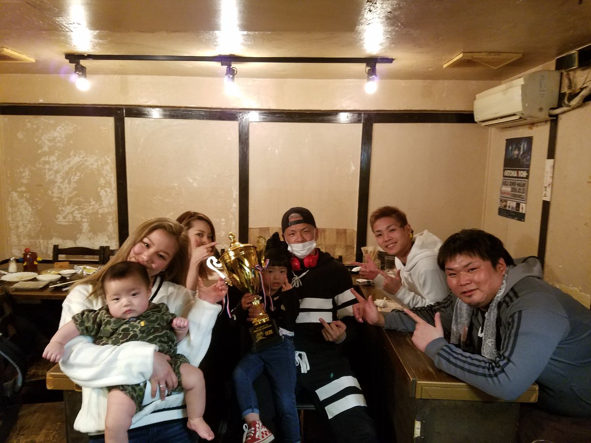 佑典 En Twitter 帰ってきて静希 麟太郎 ゆうなが迎えに来てくれて 静希の身内に勝った報告をしに行った 皆喜んでくれてよかったー んで 仕事の打ち合わせで梅田ナウ やりたいことやらせてもらってるし稼ぐぞー