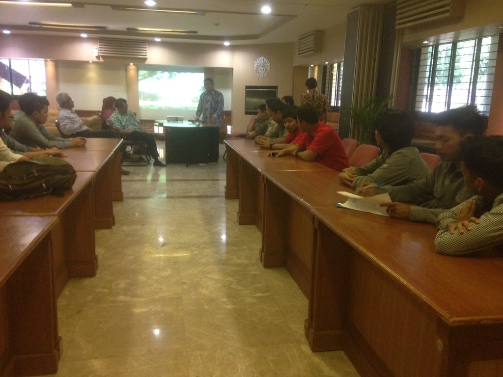 Speech by the Dean of Faculty of Engineering at the sending off for SEM 2017

#Makethefuture #shellecomarathon